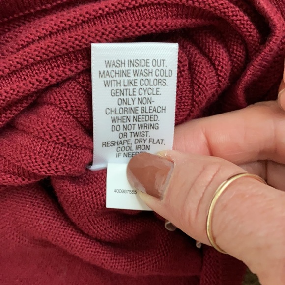 Dana Buchman ruby red/rust red tunic sweater with keyhole neckline - Picture 11 of 12